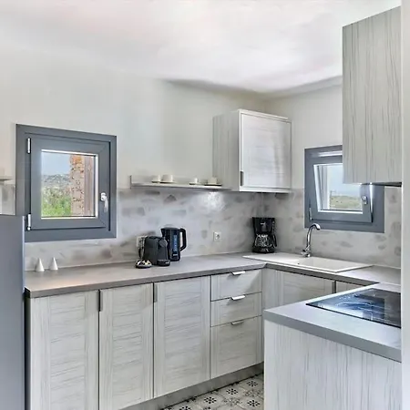 Pine Isterni (Paros)